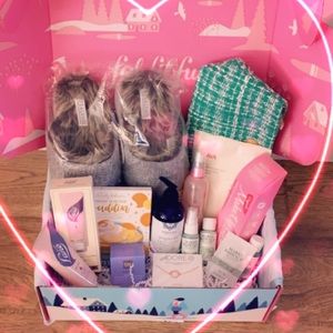 ***SOLD FabFitFun Winter 2019 Box + BONUS Products